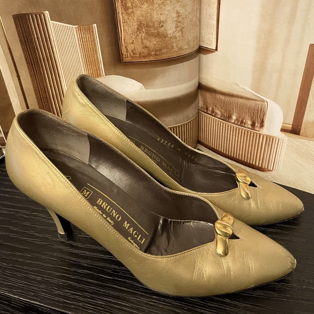 Vintage Gold Bruno Magli Italian Leather Pumps, Size 6